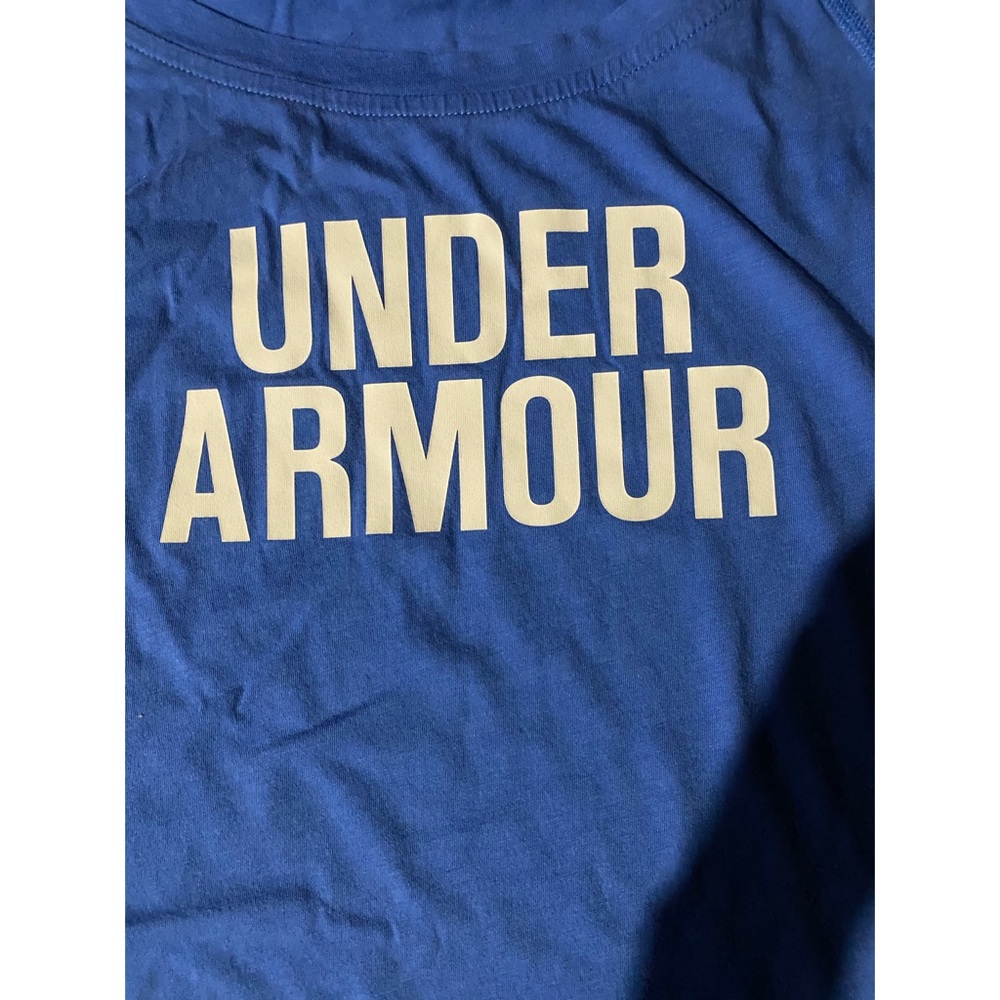 Under Armour long sleeve women’s medium shirt